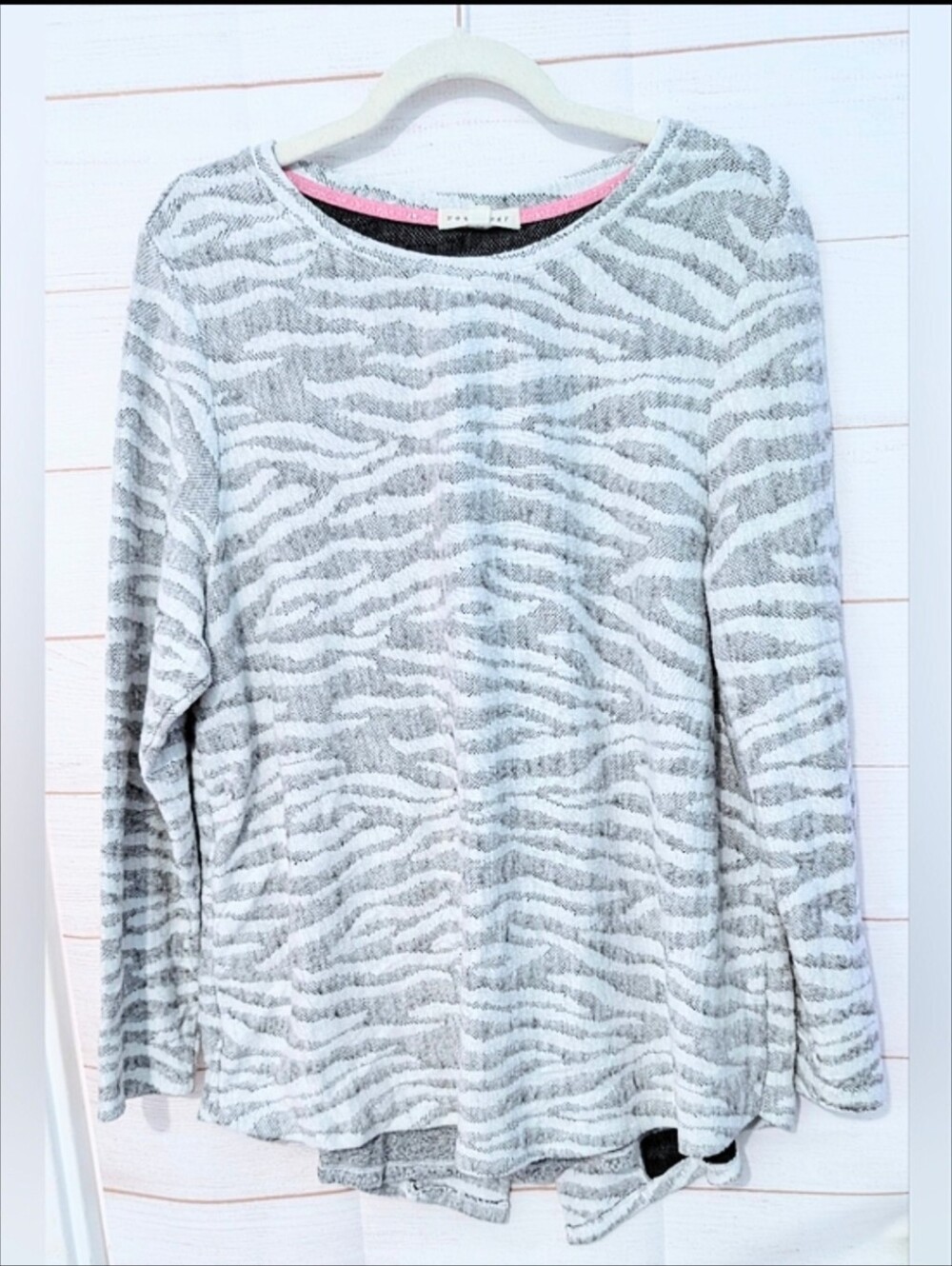 Euc Retrology Soft Gray 🩶 And White 🤍 Zebra 🦓 🦓 Long Sleeve Sweater Size 2X